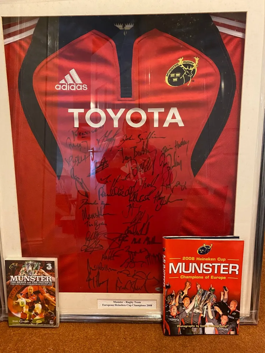 Framed signed Munster rugby jersey - Image 1