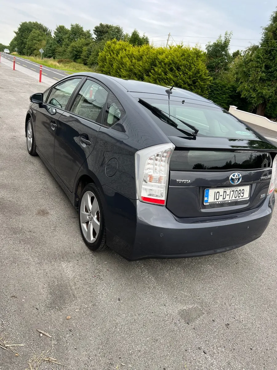Toyota Prius 2010 - Image 2
