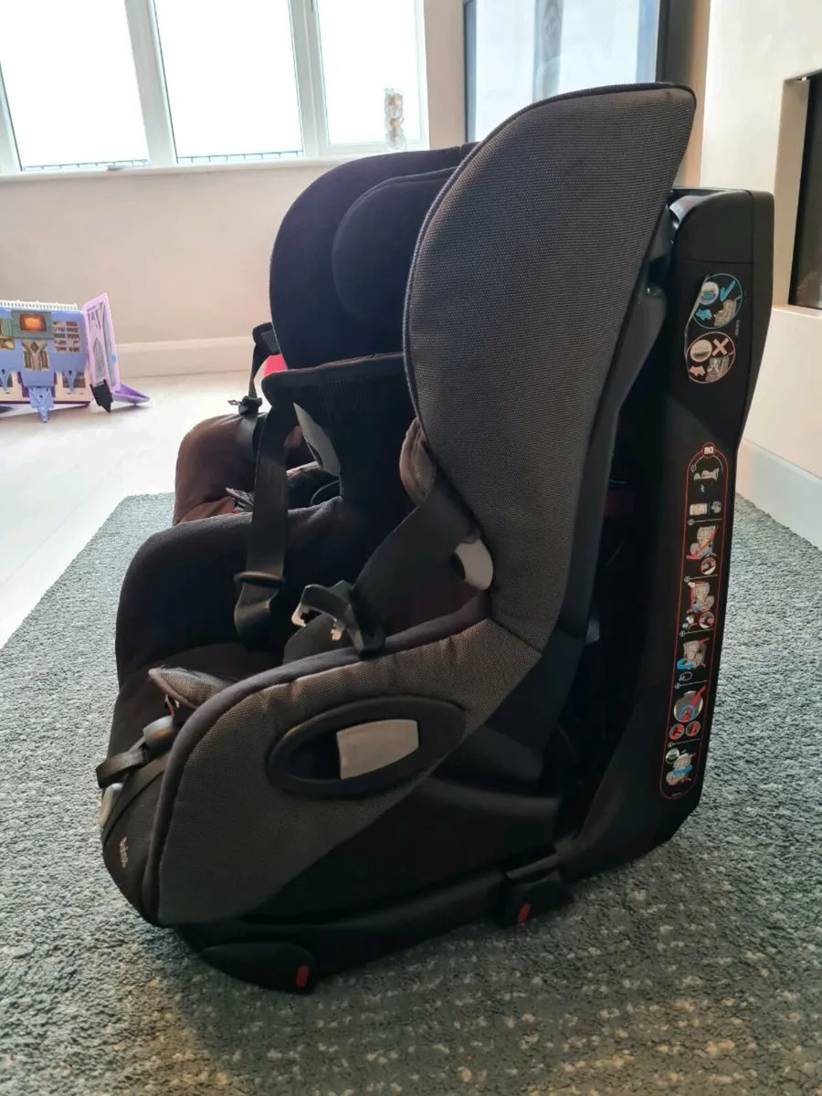 Maxi Cosi Axiss Swivel Car Seats x 2 - Image 3