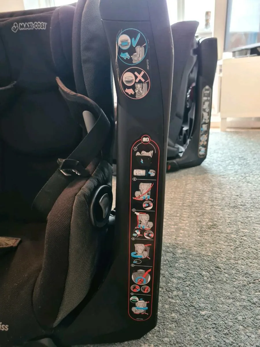 Maxi Cosi Axiss Swivel Car Seats x 2 - Image 4