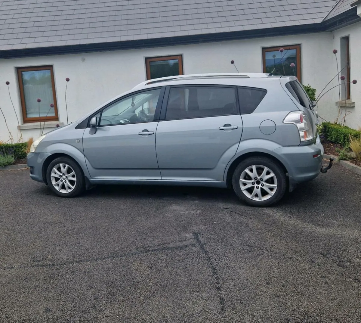 Toyota Corolla Verso 7 seats - Image 1