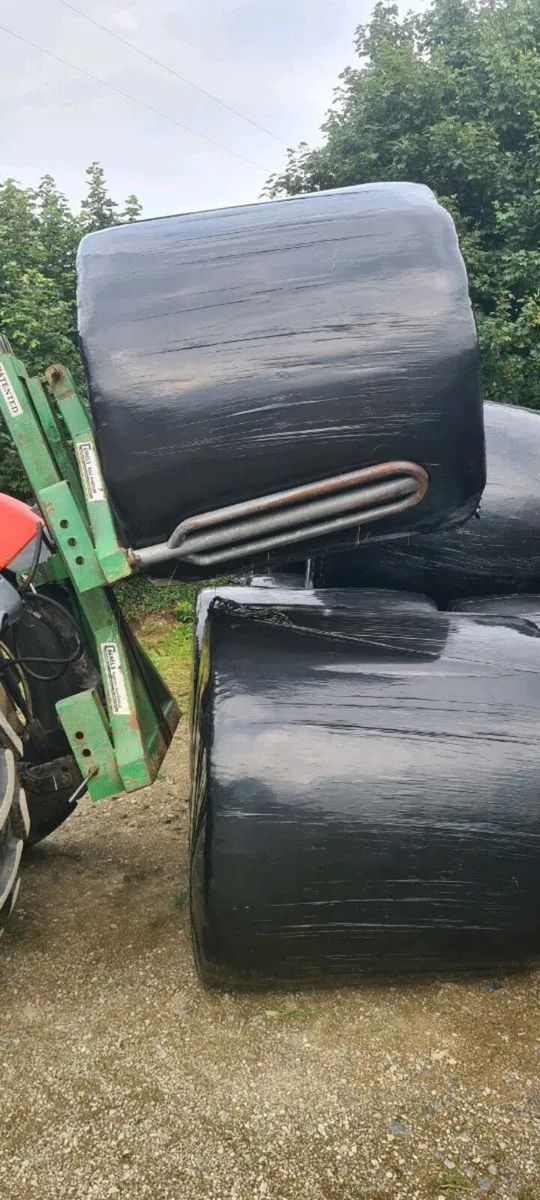 Bale stacker - Image 1