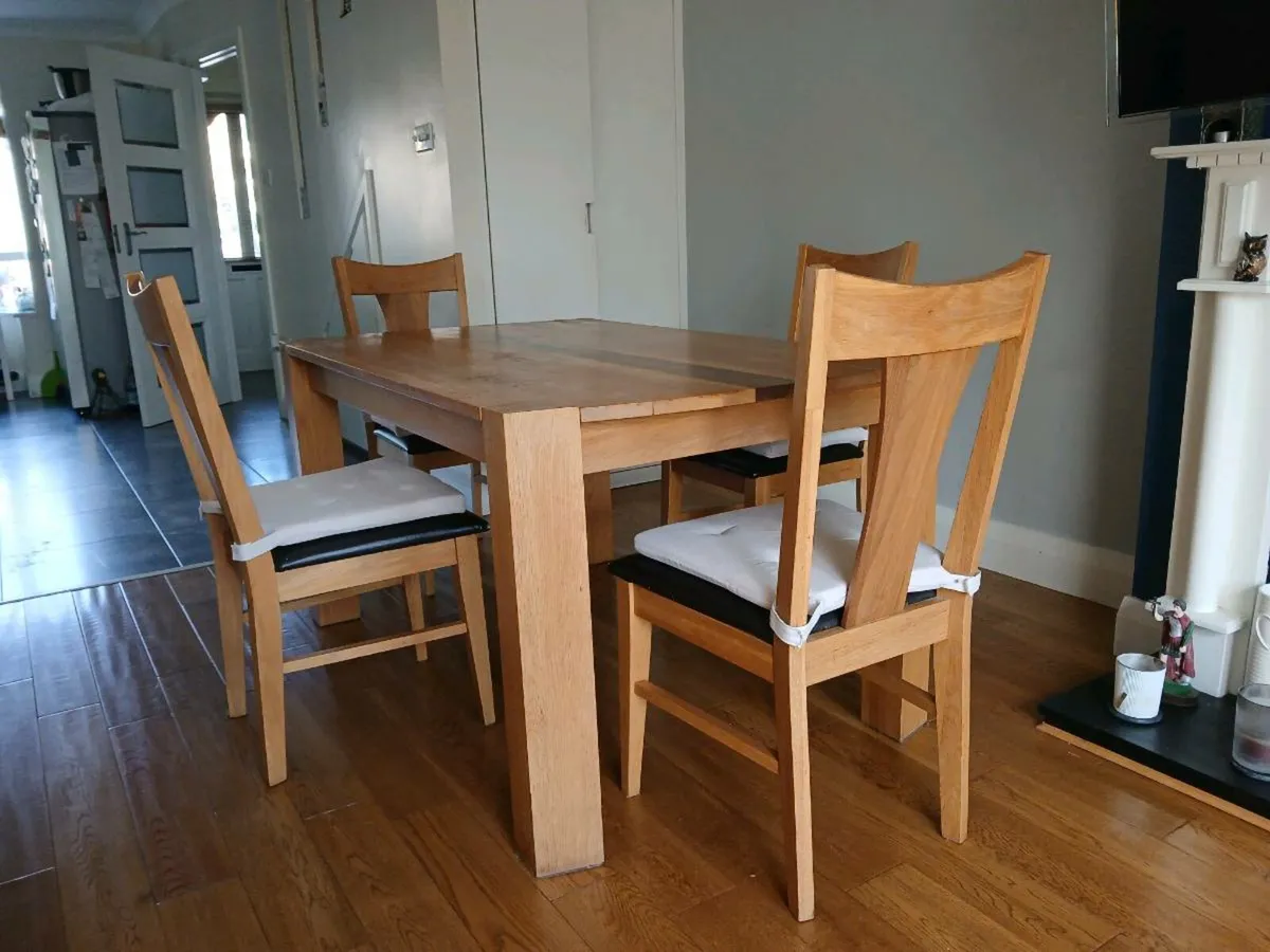 Kitchen table and chairs - Image 2