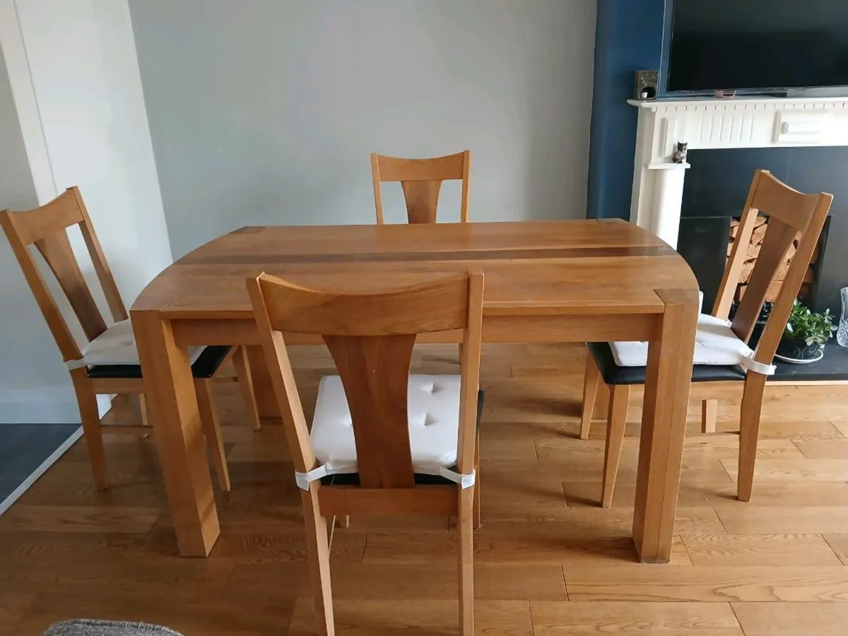 Kitchen table and chairs - Image 3
