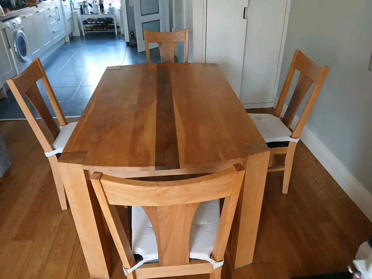 Kitchen table and chairs - Image 1