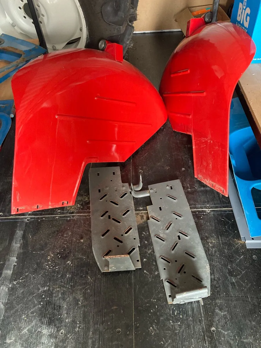 Massey Ferguson 35 Mud guards and floor steps