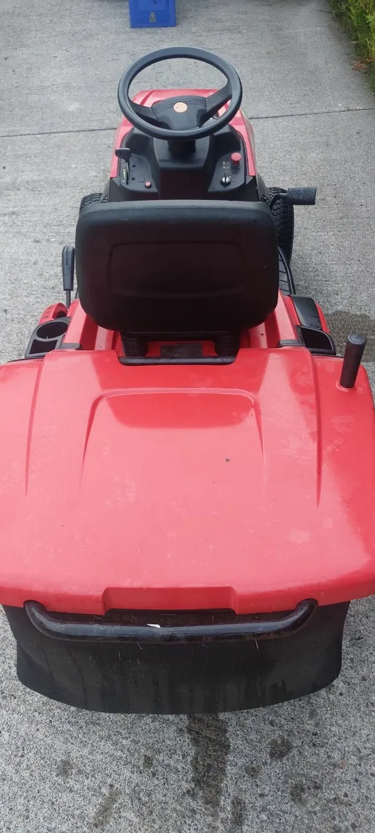 Castlegarden xdc 140 ride on lawnmower - Image 2