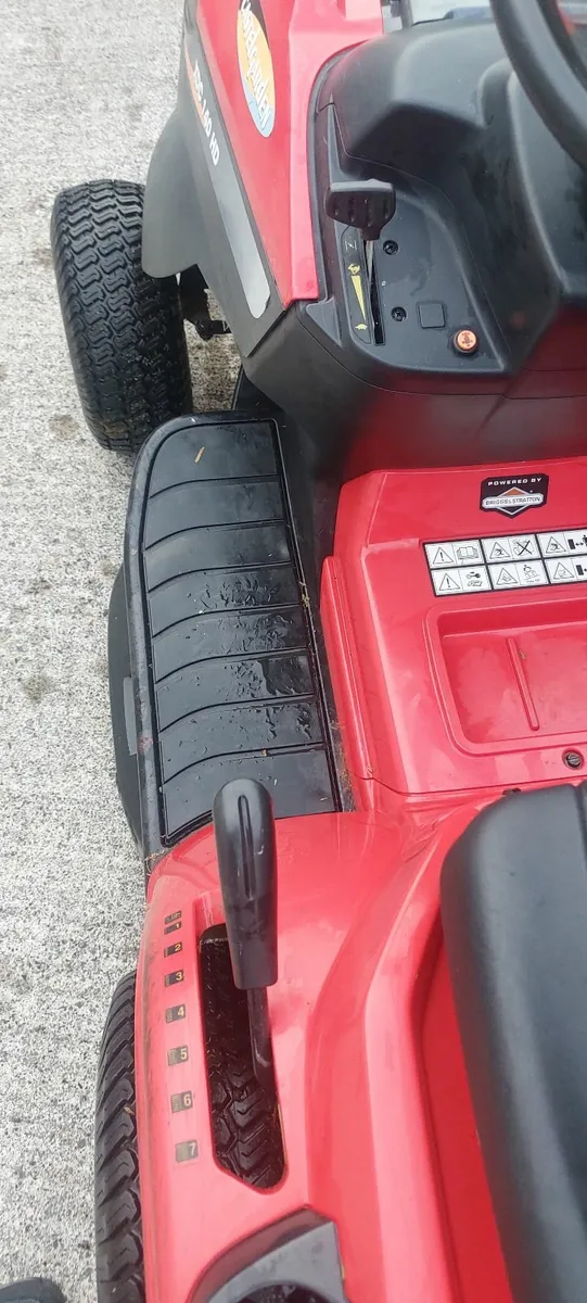 Castlegarden xdc 140 ride on lawnmower - Image 3
