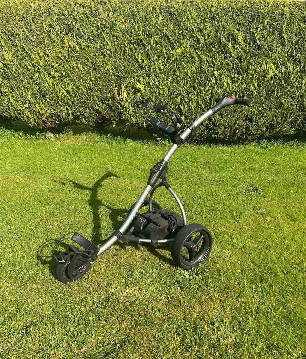 Motocaddy Electric Golf Trolly - Image 1