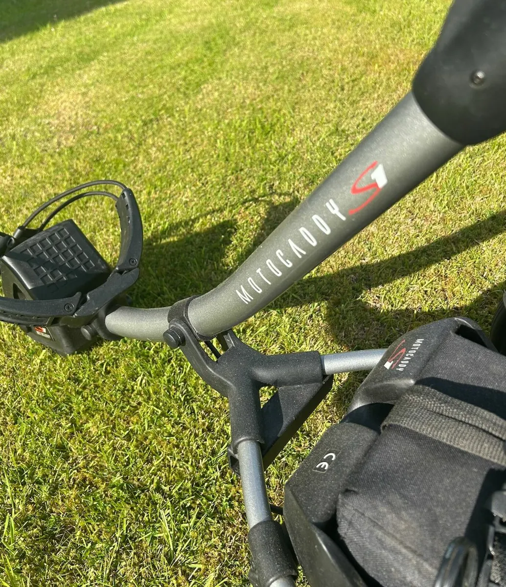 Motocaddy Electric Golf Trolly - Image 2