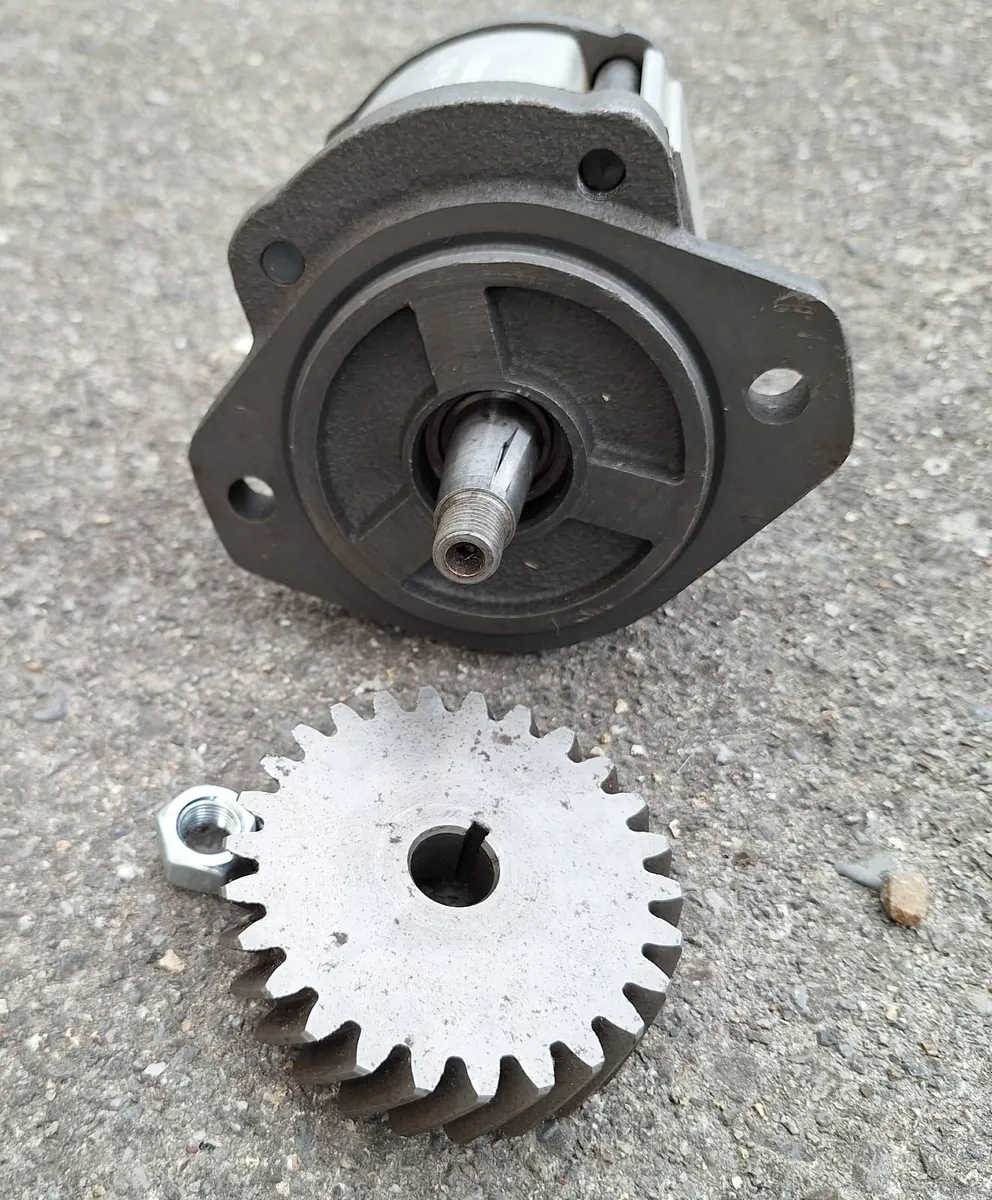Ford Power Steering Pump - Hydraulic Cylinder - Image 2