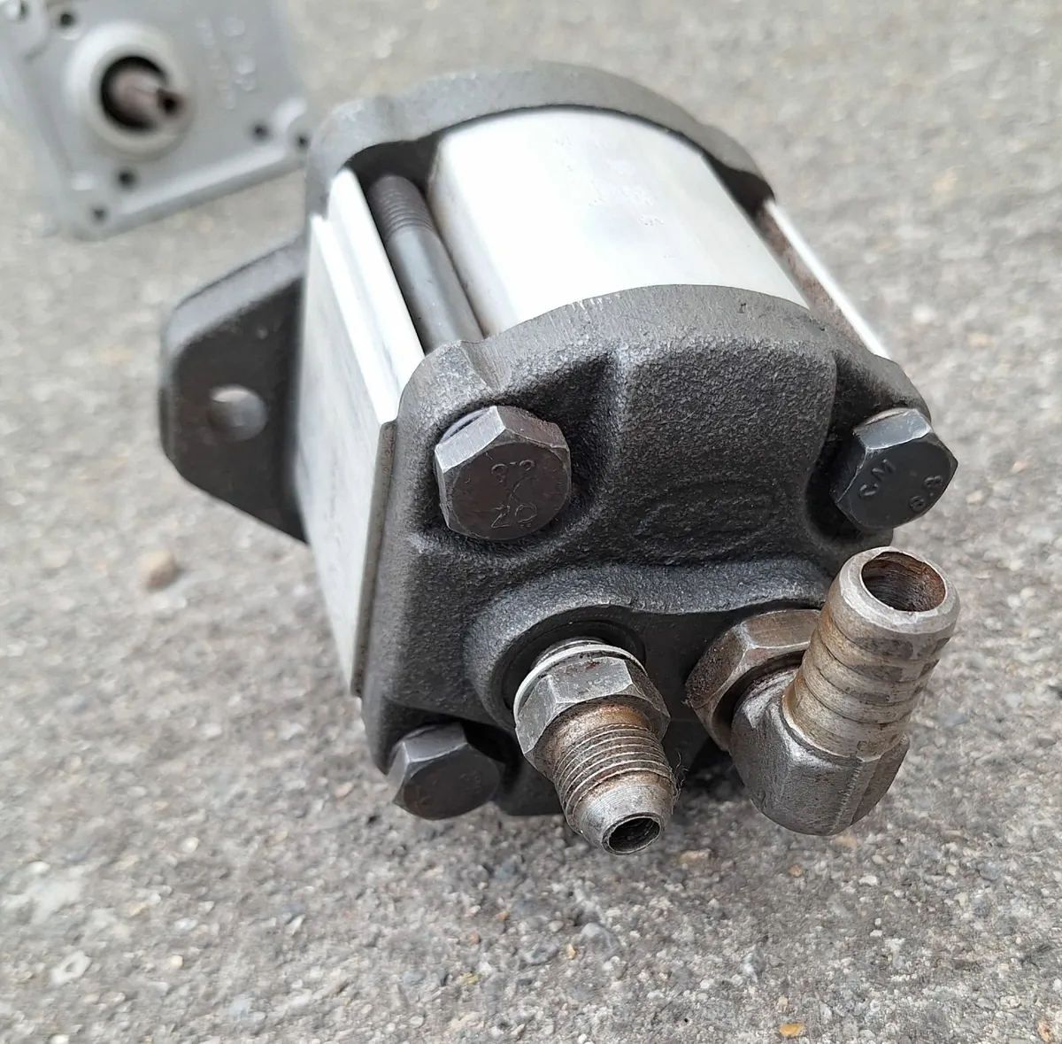 Ford Power Steering Pump - Hydraulic Cylinder - Image 1