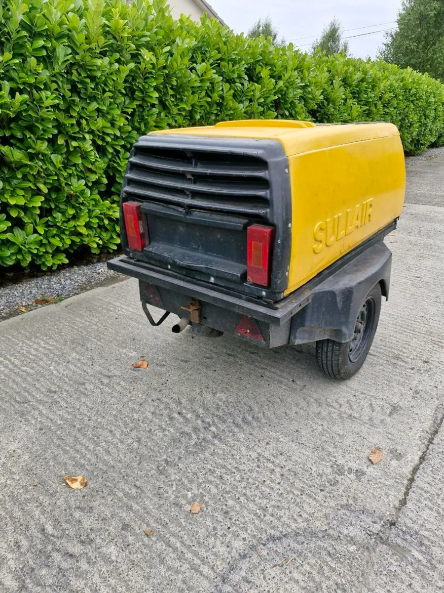 Sullair 110 cfm towable compressor. - Image 1