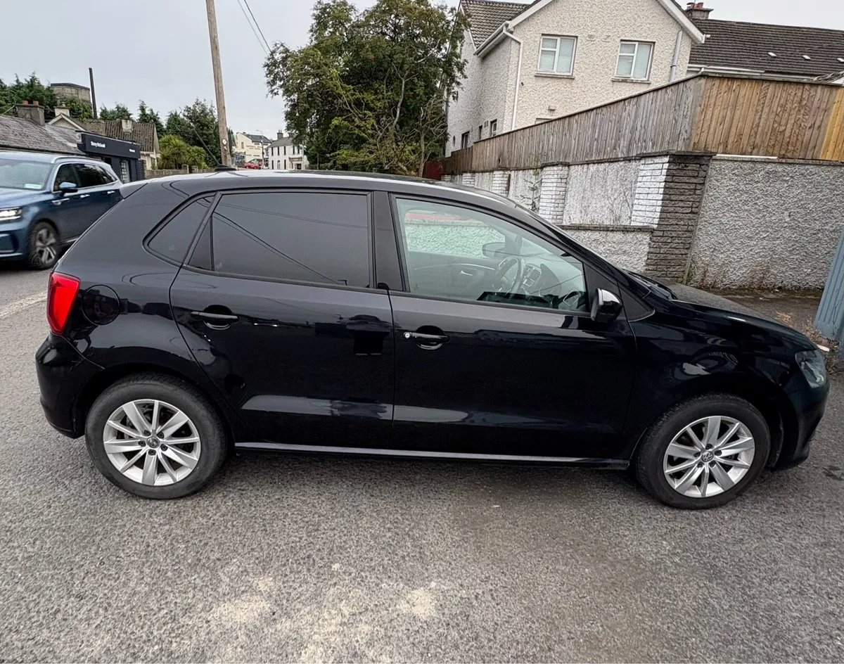142 VOLKSWAGEN POLO TSI BLUE MOTION - Image 1