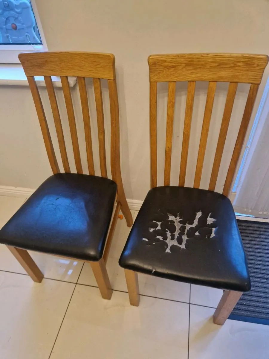 Table and Chairs - Image 4
