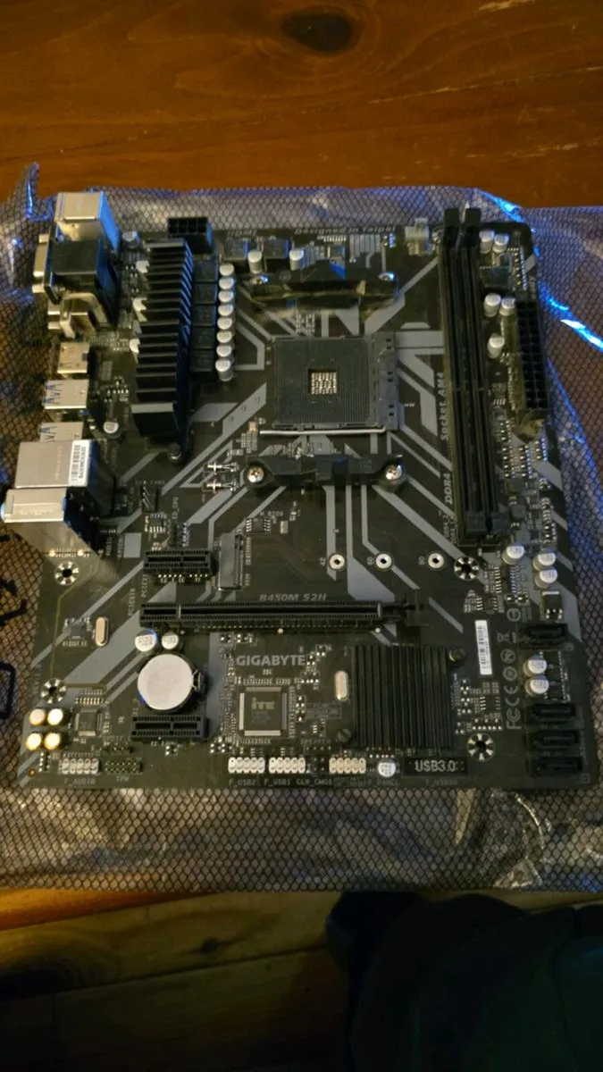 Gigabyte B450 S2H Motherbaord