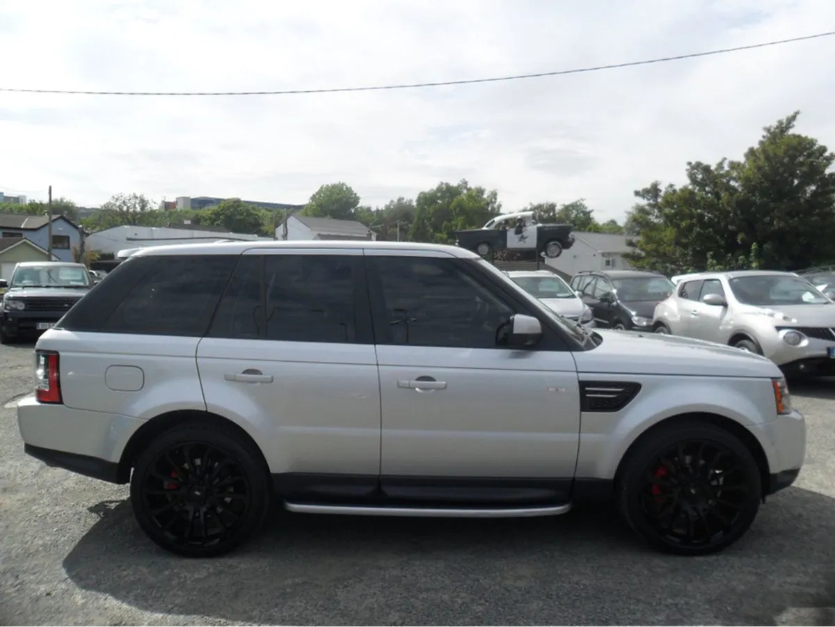 Land Rover Range Rover 3.0 V6 Diesel SE 4DR Auto - Image 2
