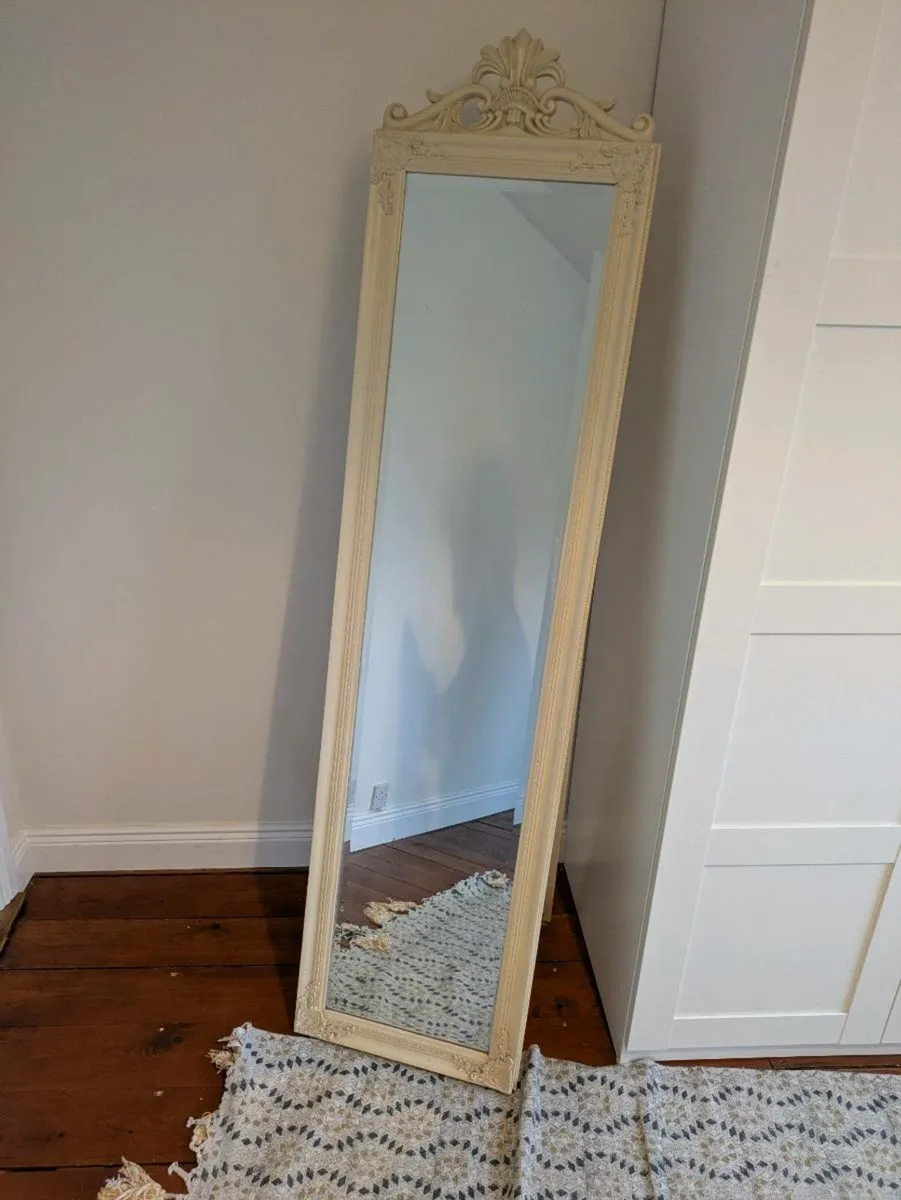 Full length mirror , lamps and coat stand - Image 1