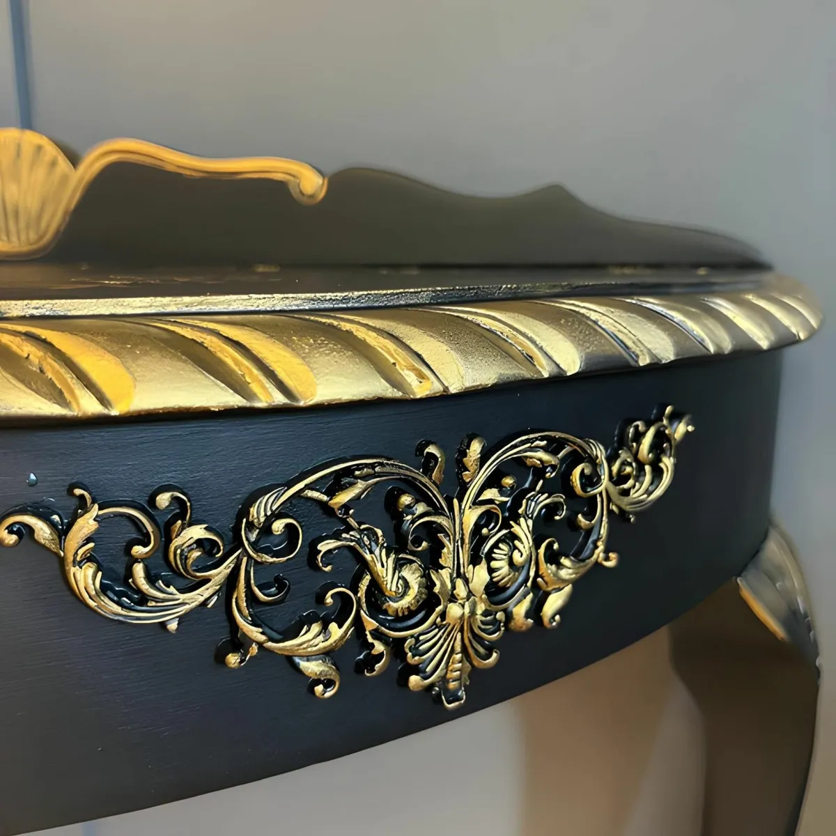 Luxurious Black and Gold Half-Moon Console Table - Image 2
