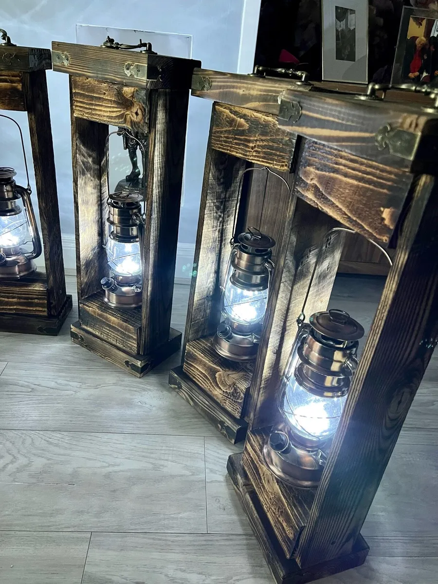 Wooden lantern holder - Image 2