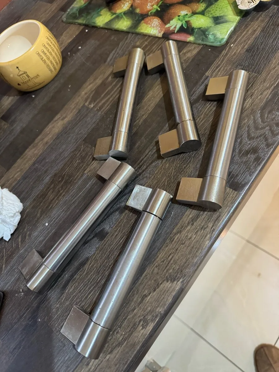 Kitchen door handles - Image 1