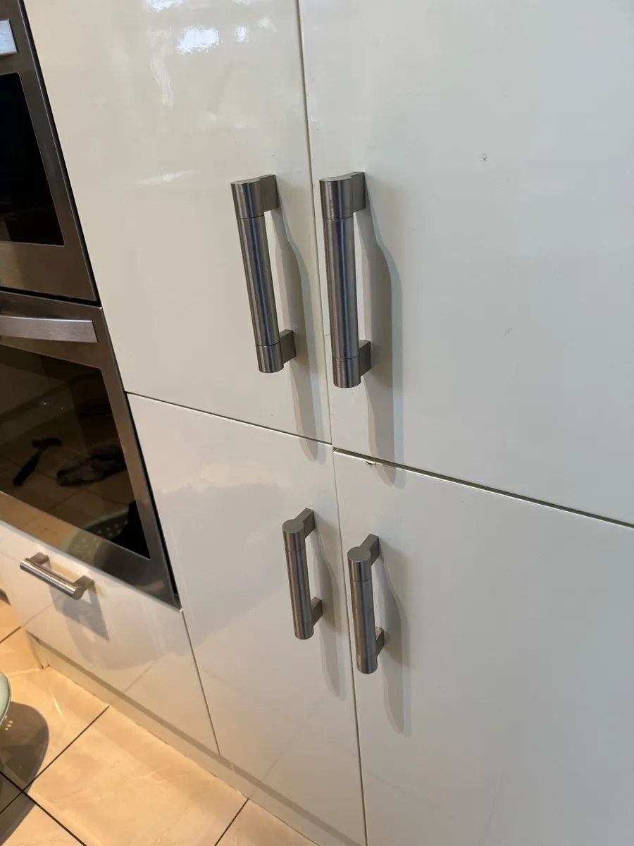 Kitchen door handles - Image 4