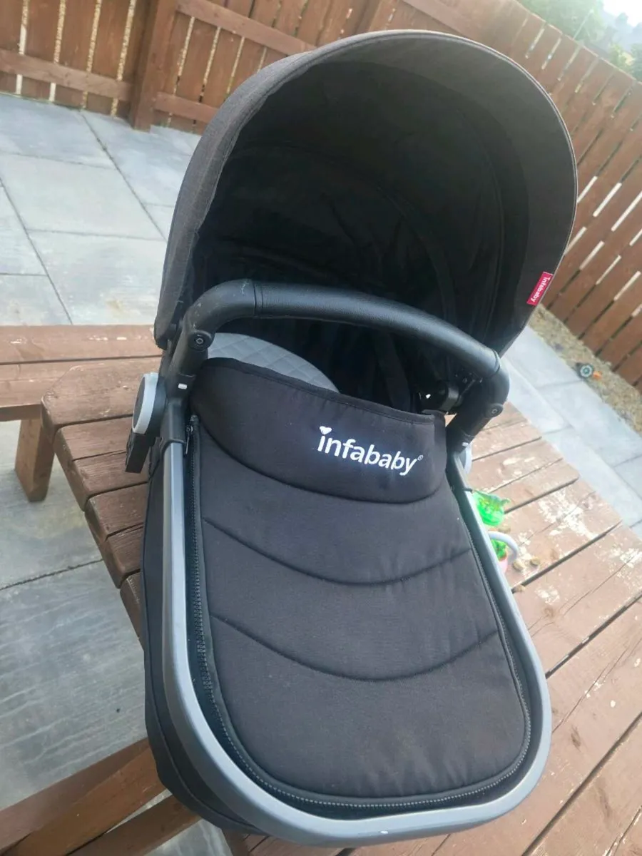 Baby carset - Image 1