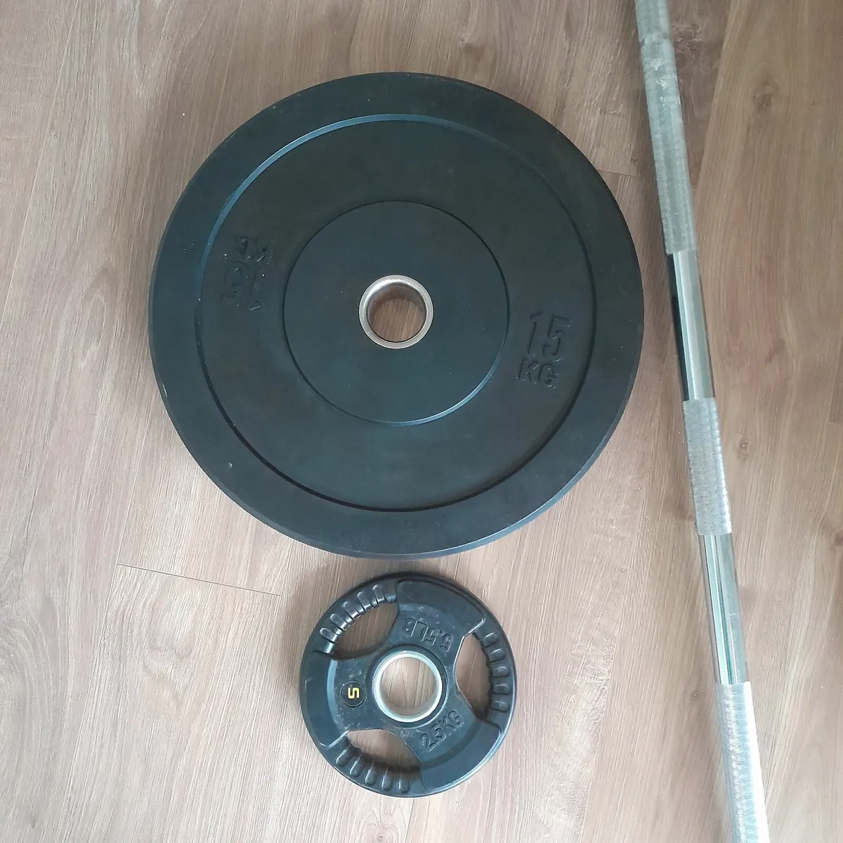 Barbell and bumper plates - Image 1