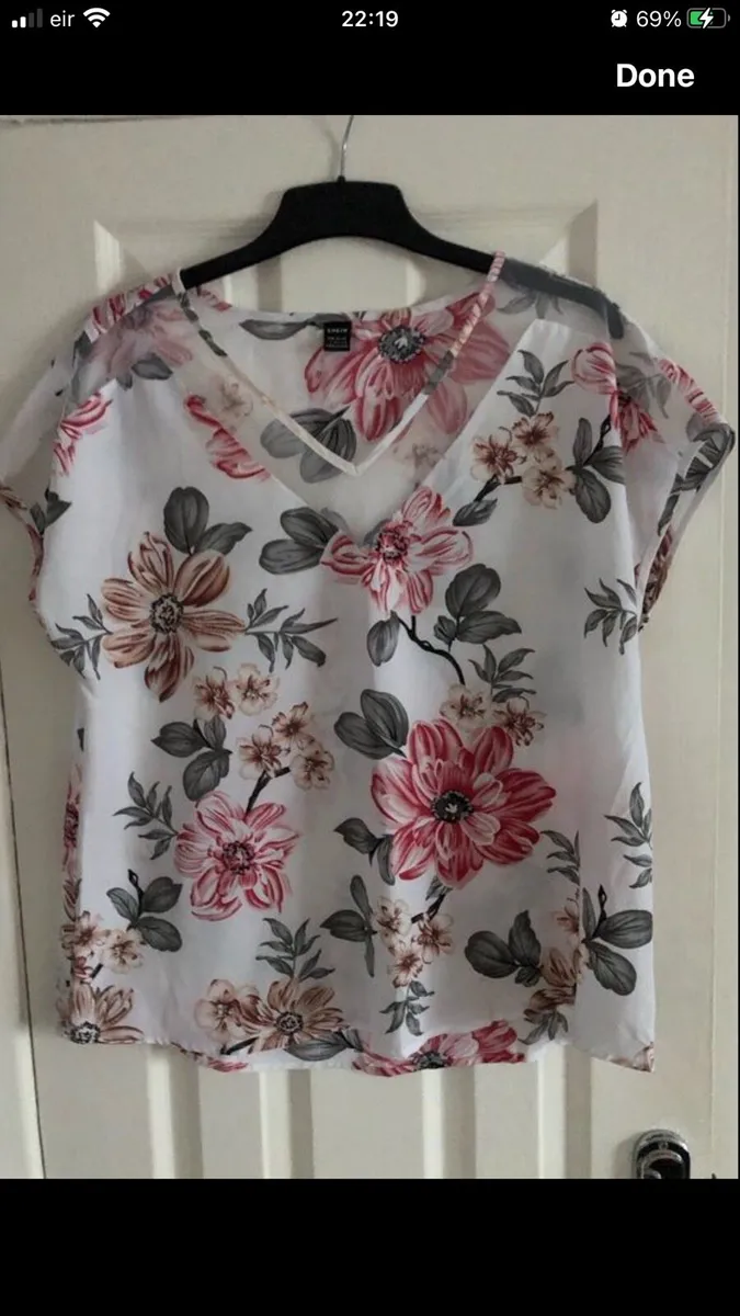 Ladies stunning top size L €3 - Image 2