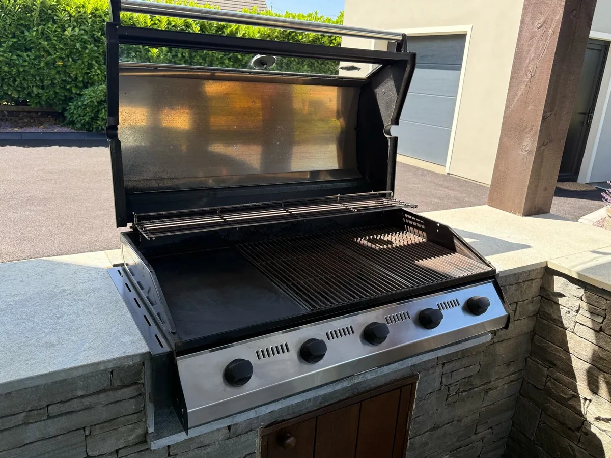 Built in BBQ - Image 2