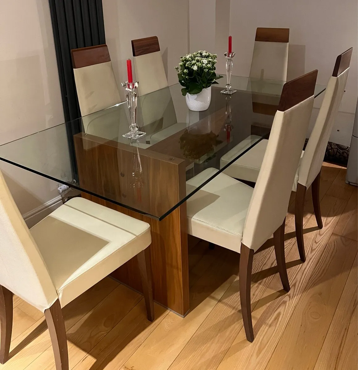 Glass and walnut dining table with 6 chairs - Image 2