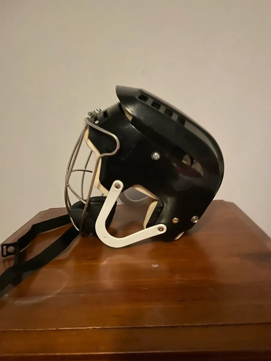 Oldstyle Azzuri hurling helmet - Image 2
