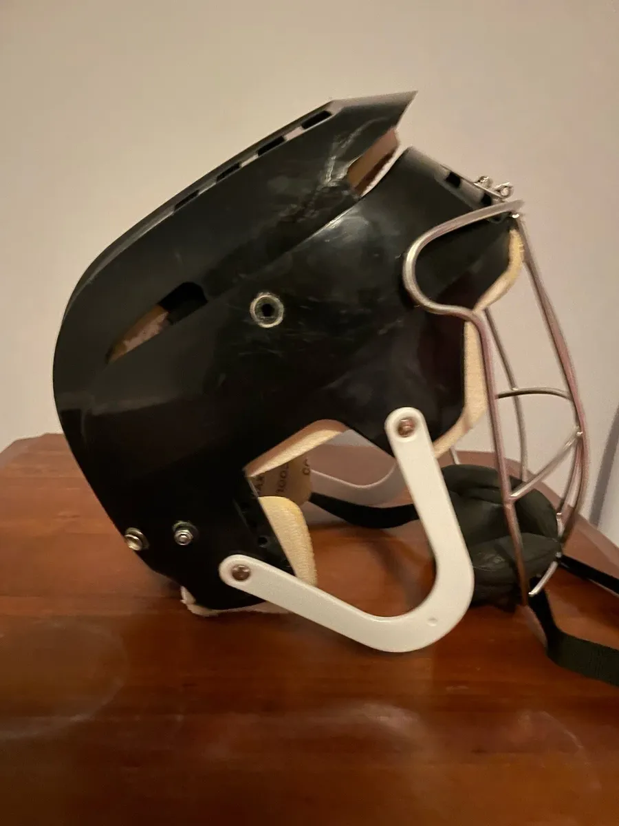 Oldstyle Azzuri hurling helmet - Image 4