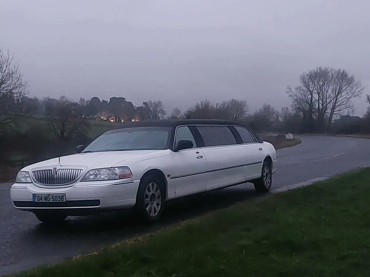 Lincoln Towncar Limousine - Image 1