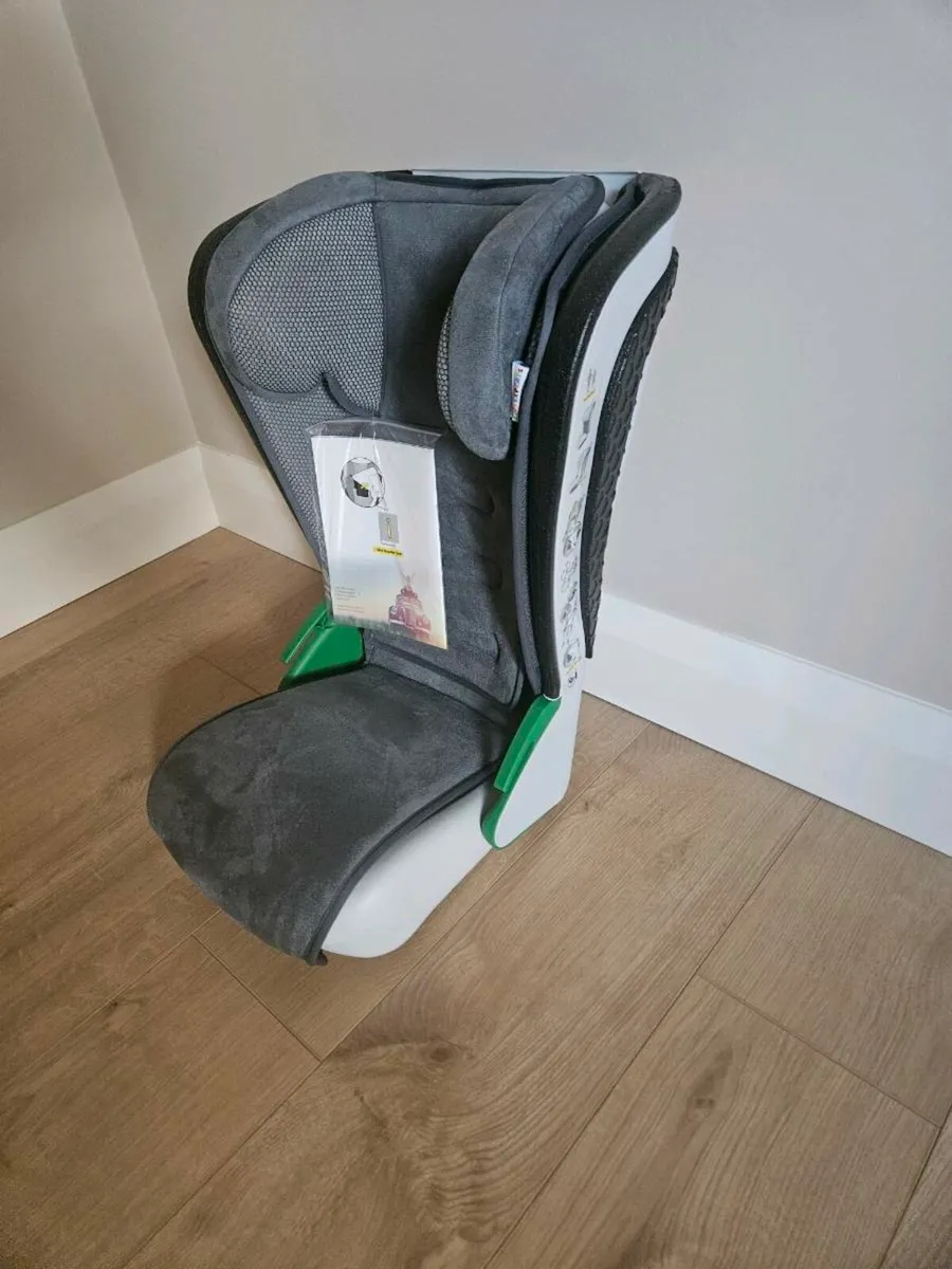 Noemi Foldable Car Seat - Image 1