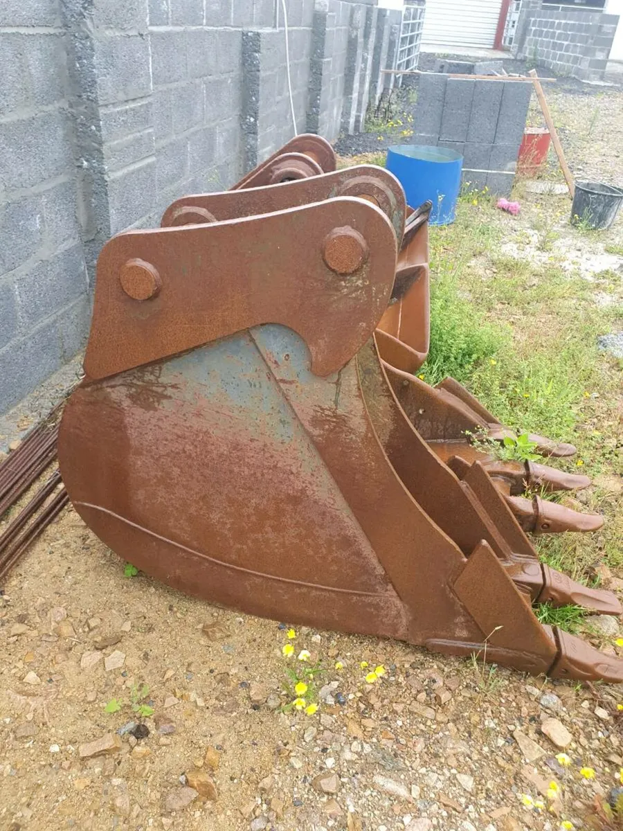 12 inch bucket , 65mm - Image 1