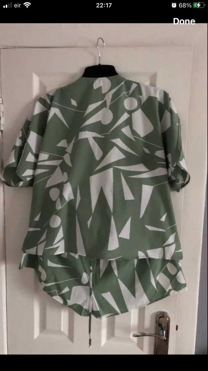 Ladies two piece suit size L €10 - Image 2