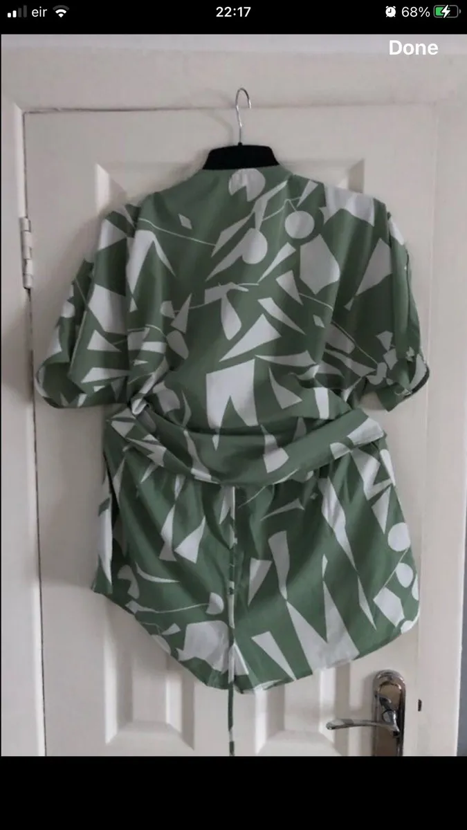 Ladies two piece suit size L €10 - Image 4