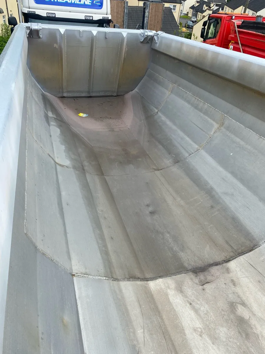 Half pipe tipping trailer - Image 4