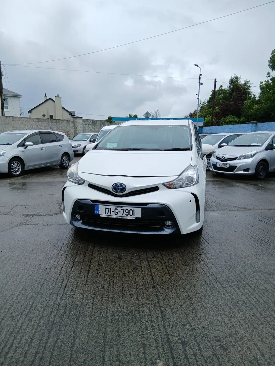 Toyota Prius 2017 automatic 7 seater - Image 1