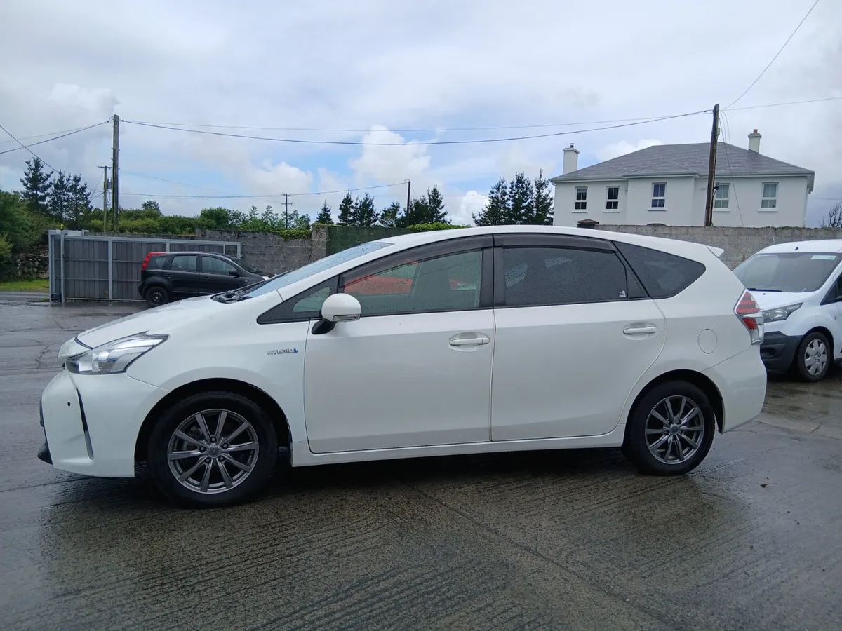 Toyota Prius 2017 automatic 7 seater - Image 3