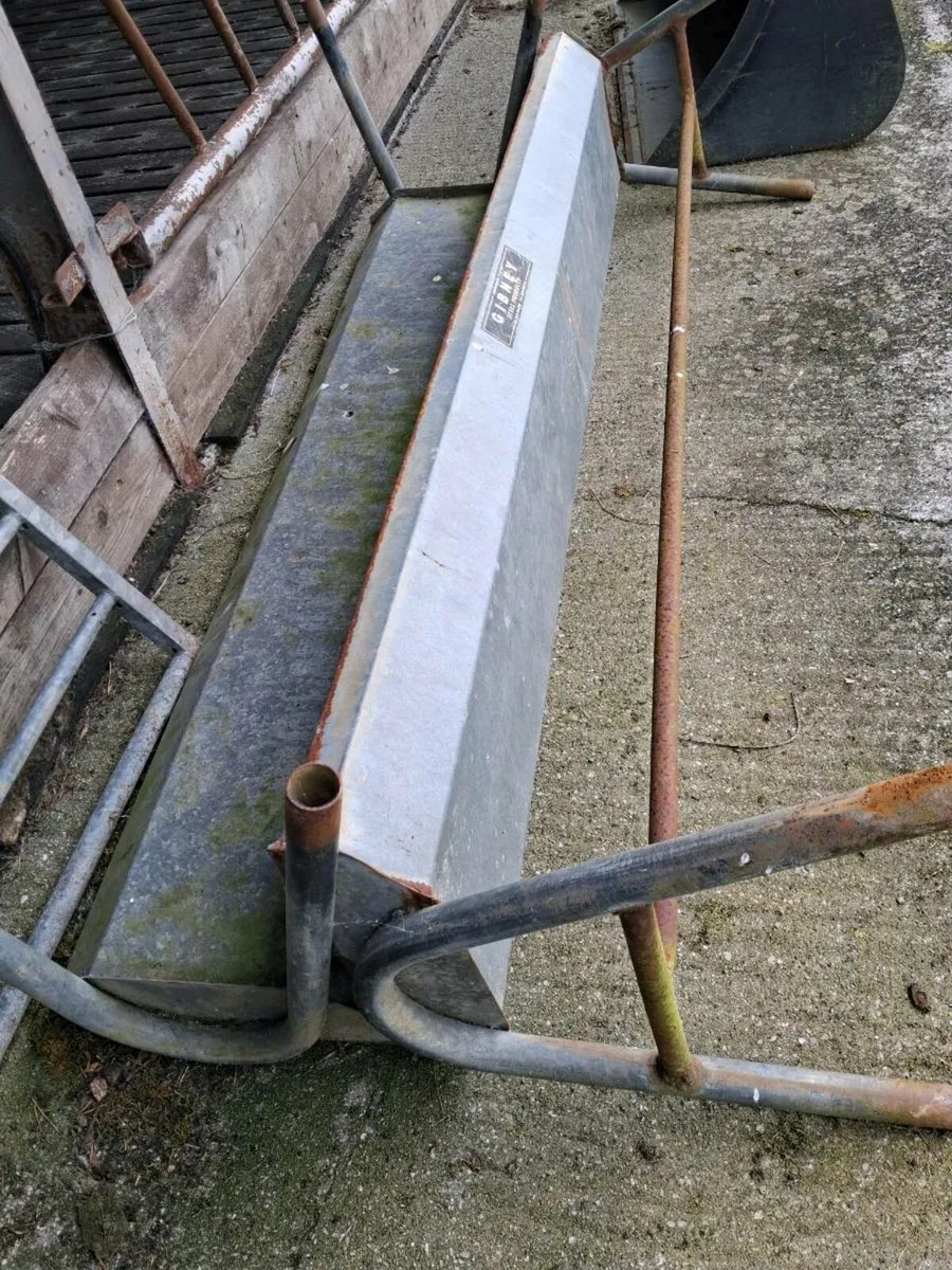3 8foot Gibney feeders - Image 1