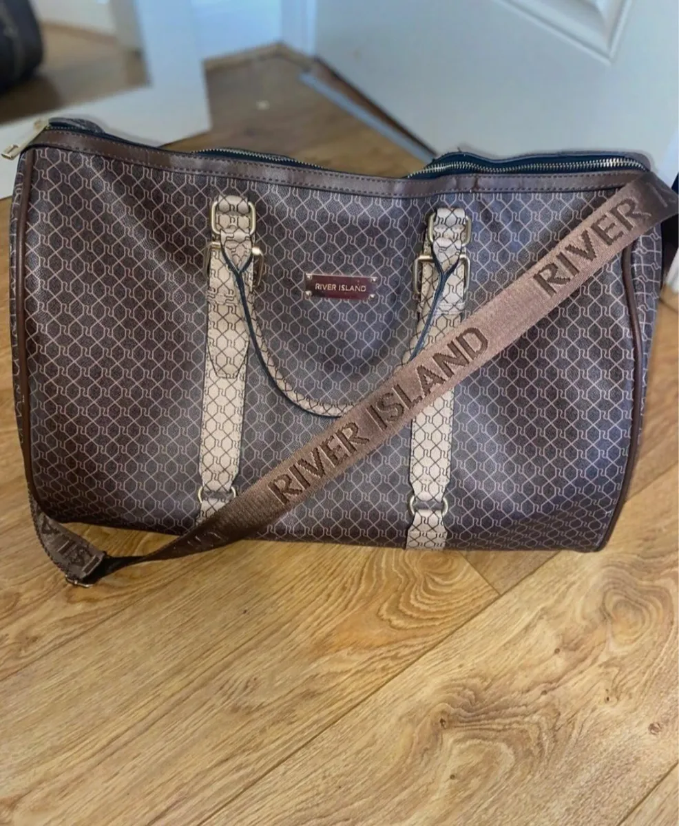 Riverisland travel bag - Image 1