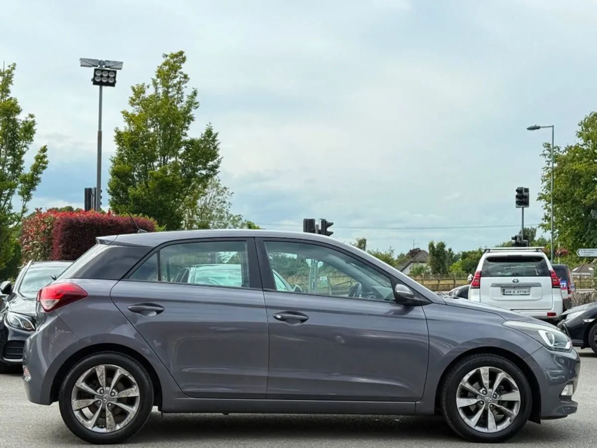 Hyundai i20 1.2 Petrol Deluxe 5DR  low Kms - Image 4