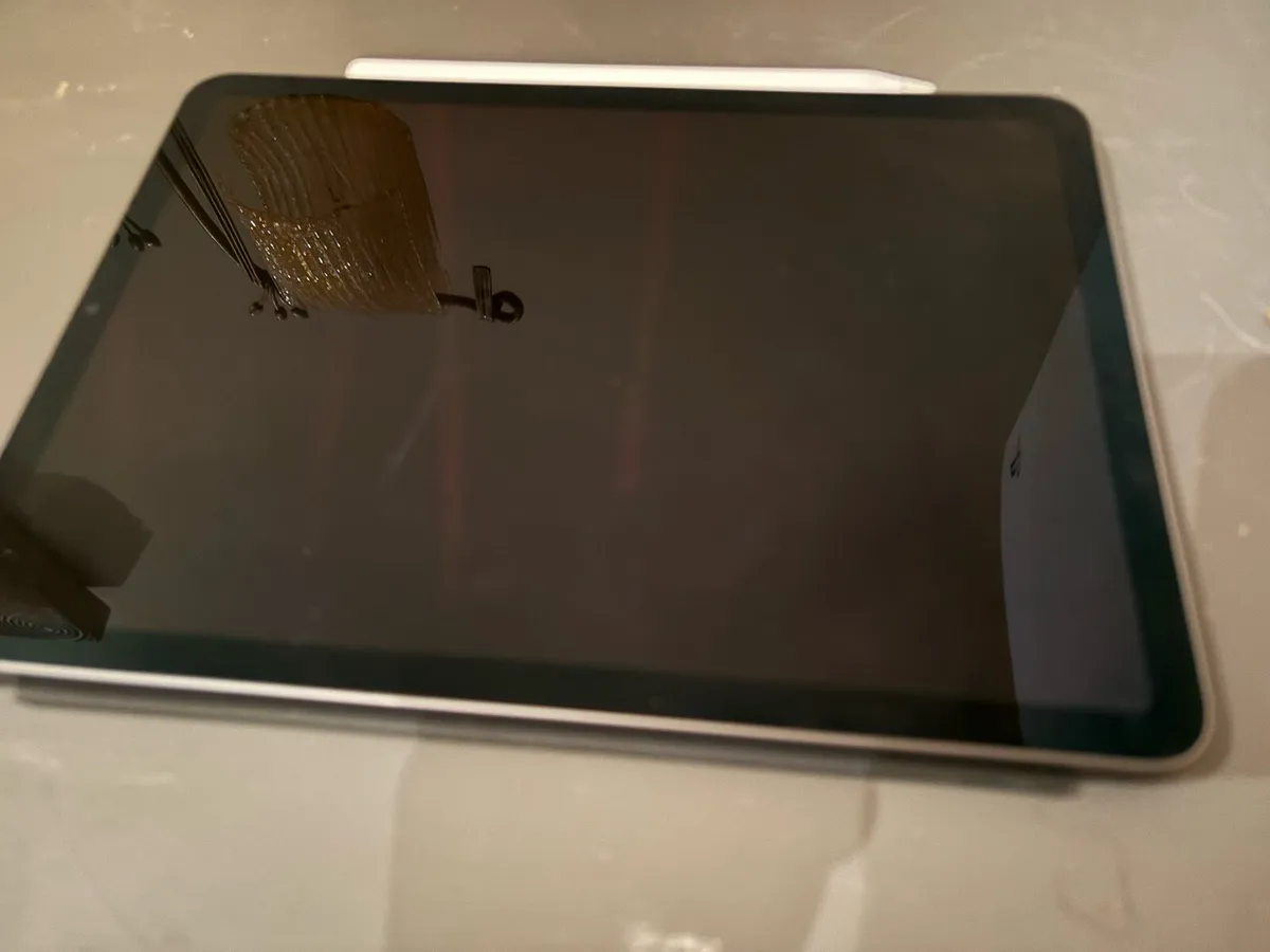 iPad Air 5th Gen Black 64GB with Pencil - Image 1