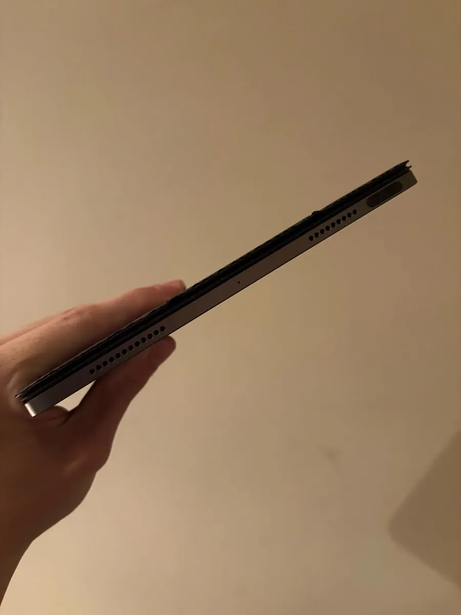 iPad Air 5th Gen Black 64GB with Pencil - Image 4