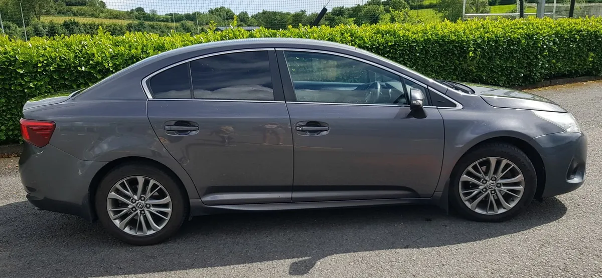 Toyota Avensis 2017 - Image 2