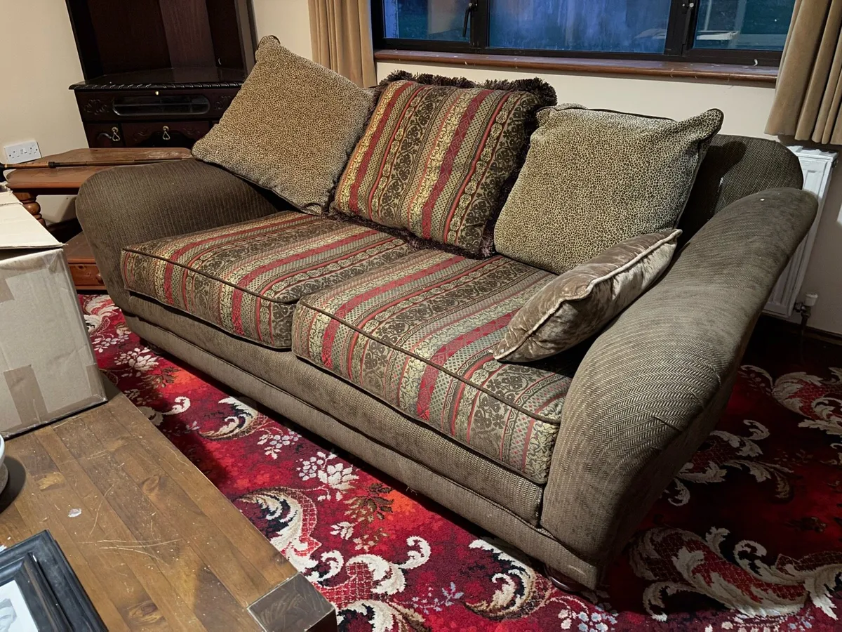 Couch and armchairs - Image 1