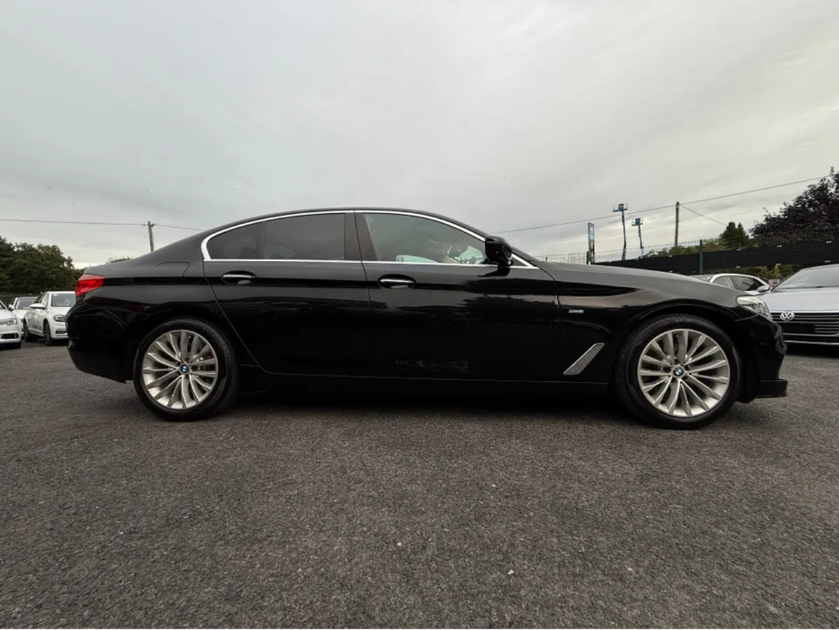 BMW 5-Series 182 / LUXUARY / FULLY LOADED / LIKE N - Image 4