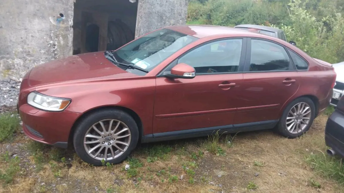 Breaking Volvo 2010 - Image 1